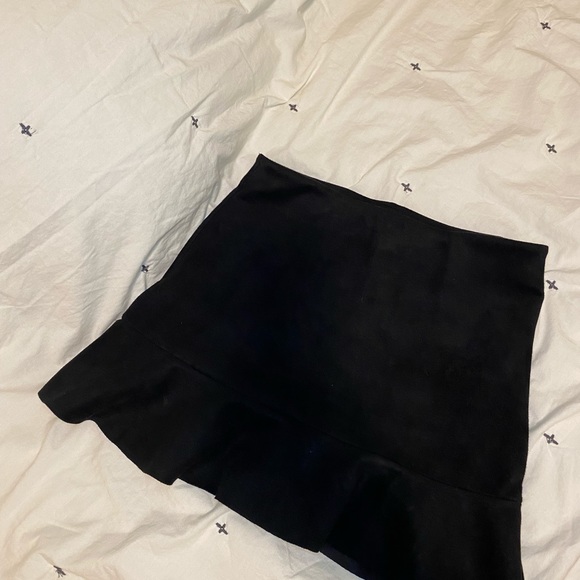 Black skirt - Picture 2 of 3